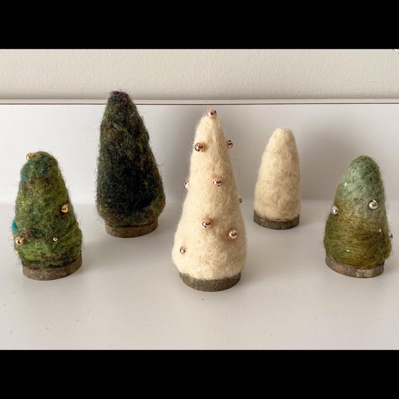 Needle felted Christmas tree - Picture 7 of 7